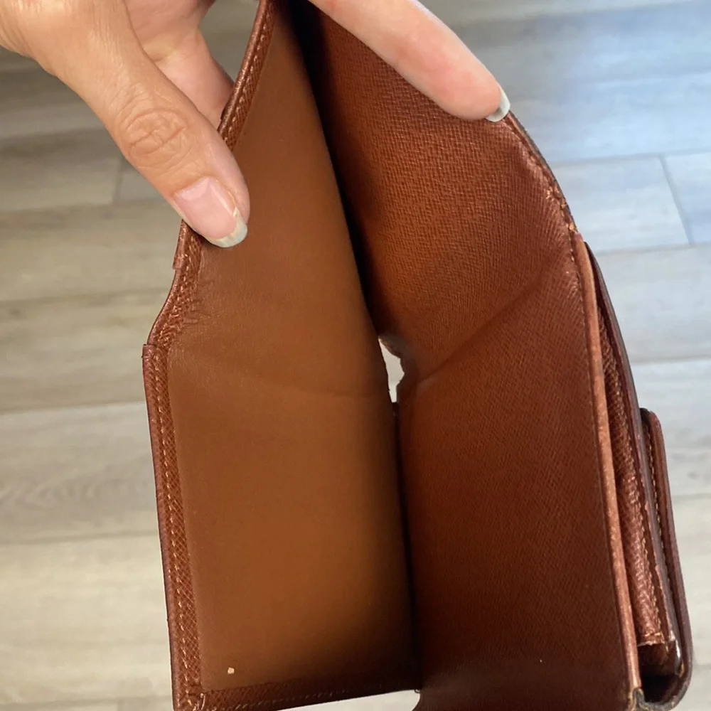 *sold* LOUIS VUITTON
LV Monogram Coated Canvas Elise Wallet - Picture 5 of 12